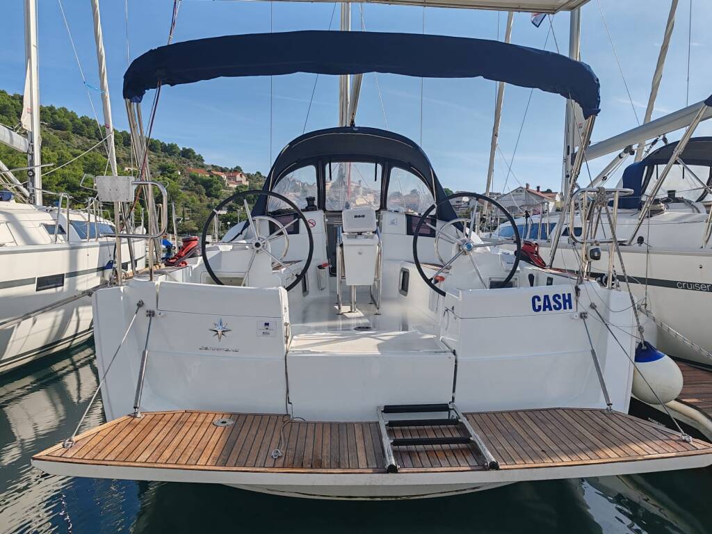 Sun Odyssey 389 • Cash