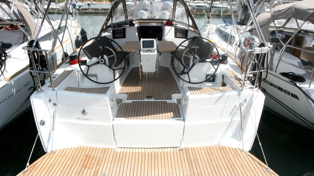 Sun Odyssey 389 Tina