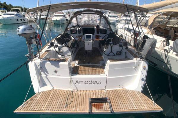Sun Odyssey 389 Amadeus