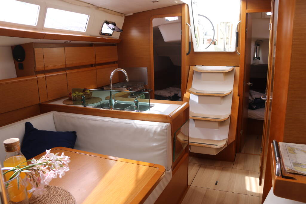 Sun Odyssey 389 Dust in the wind