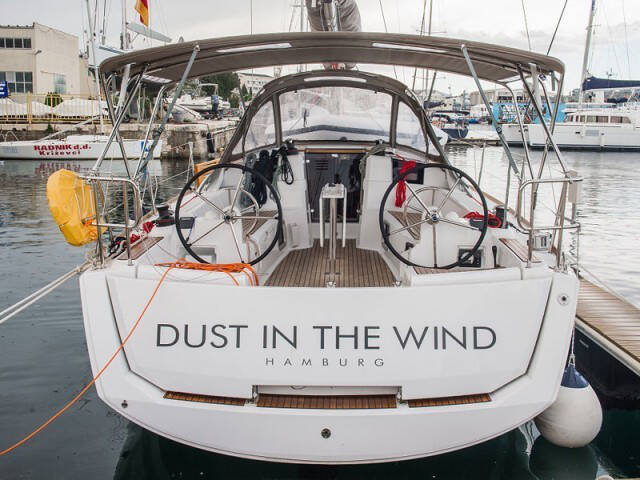 Sun Odyssey 389 Dust in the wind