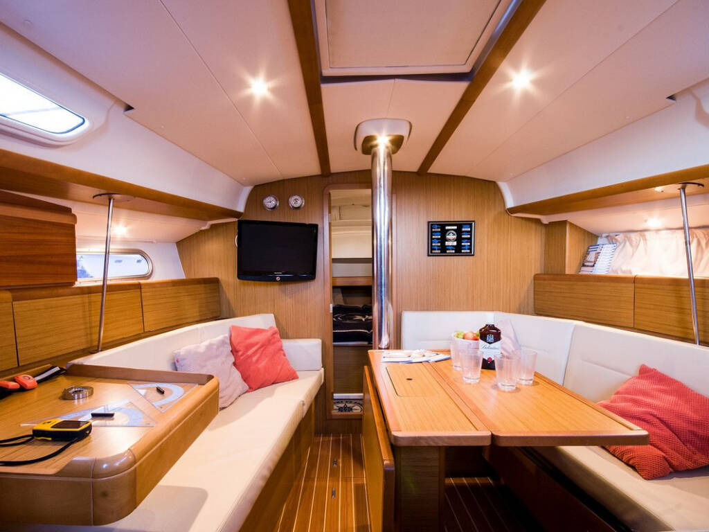 Sun Odyssey 39i Juna