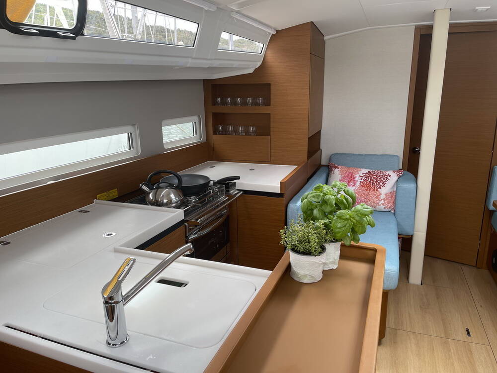 Sun Odyssey 410 Rosso Bianco