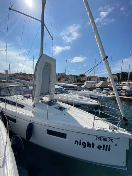 Sun Odyssey 410 night elli