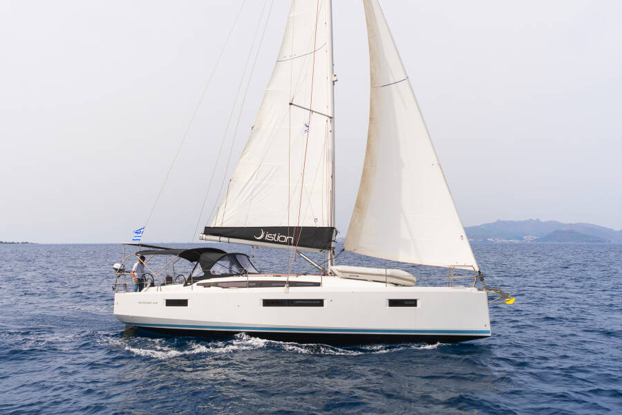 Sun Odyssey 410 • Naias