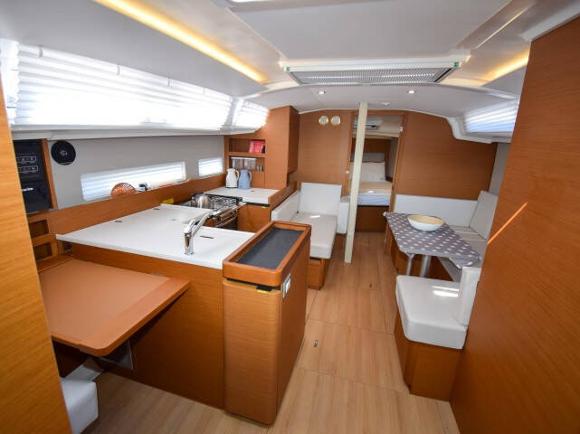 Sun Odyssey 410 Sky Asya