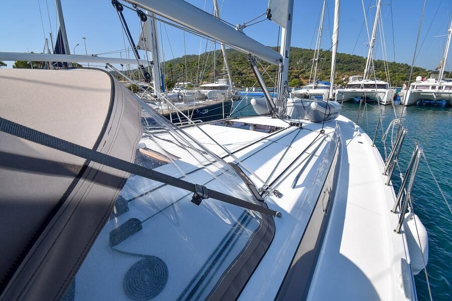 Sun Odyssey 410 Sky Asya