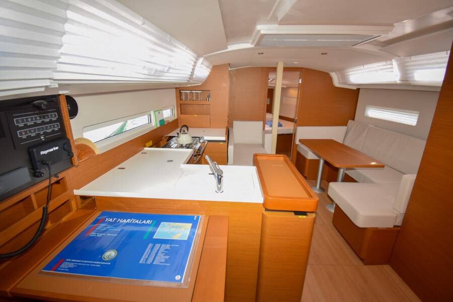 Sun Odyssey 410 Sky Ela