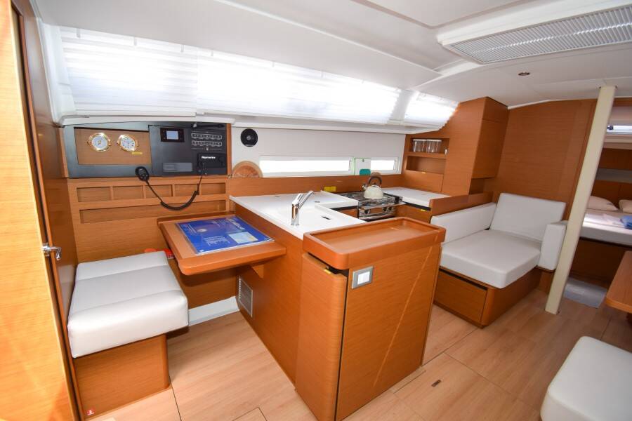 Sun Odyssey 410 Sky Ela