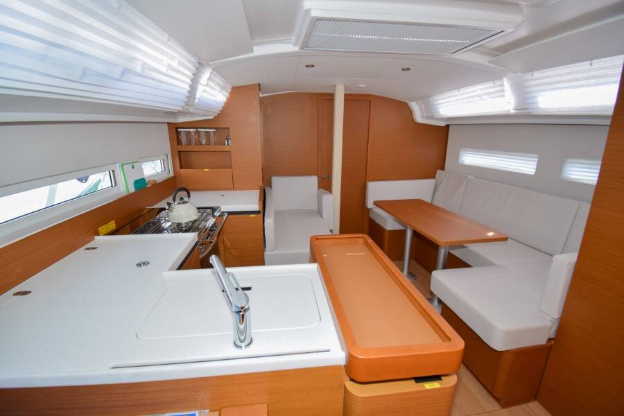 Sun Odyssey 410 Sky Ela