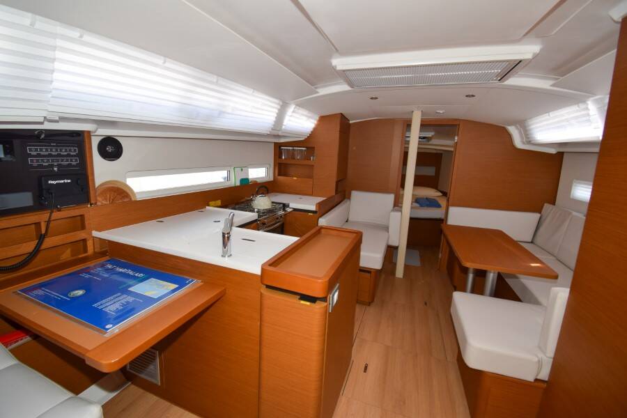 Sun Odyssey 410 Sky Ela