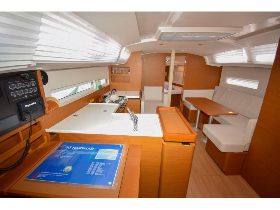 Sun Odyssey 410 Sky Ela