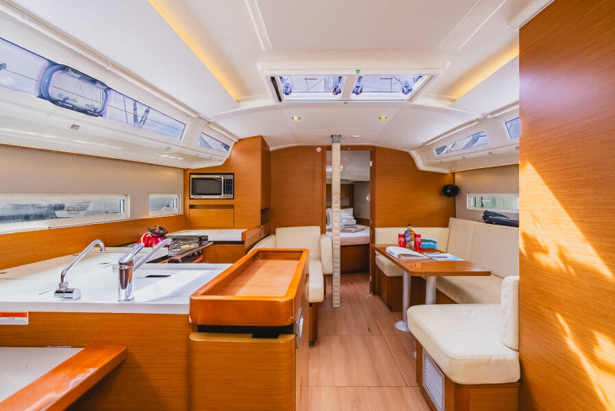 Sun Odyssey 410 Tola Sunrise