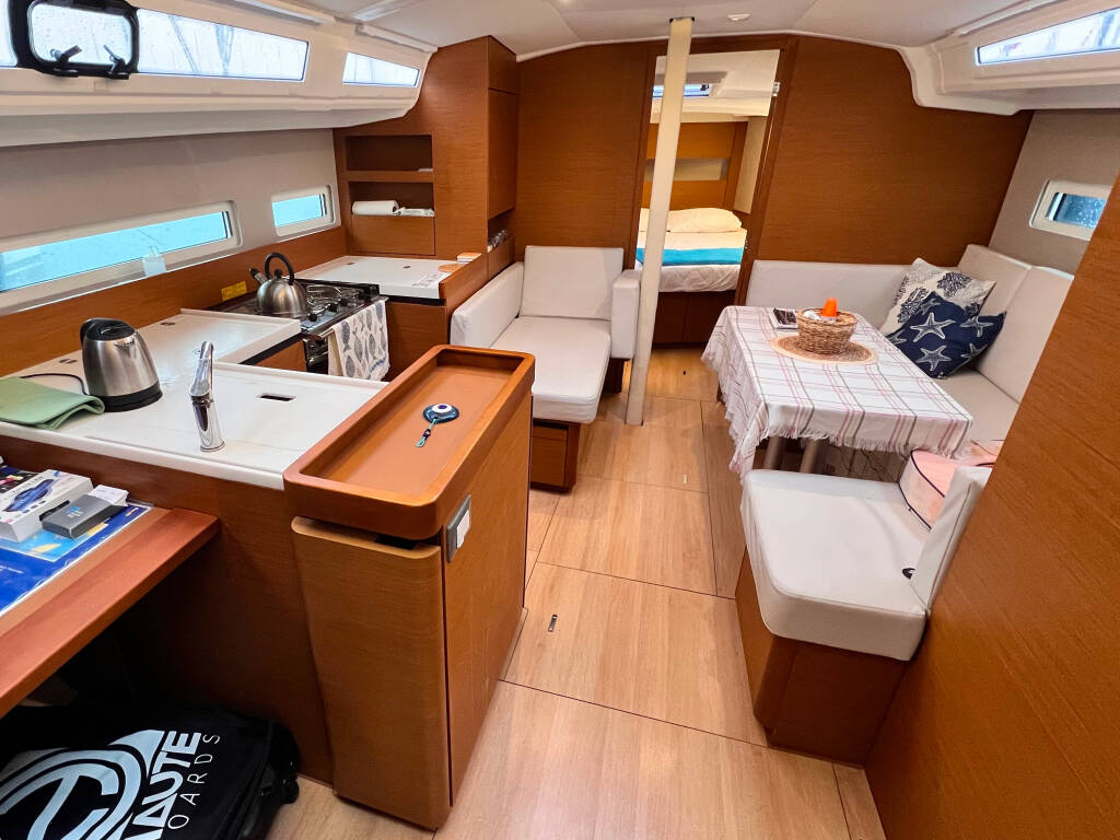 Sun Odyssey 410 Pelora