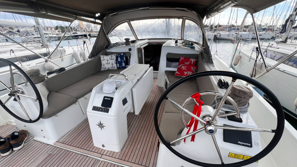 Sun Odyssey 410 Pelora