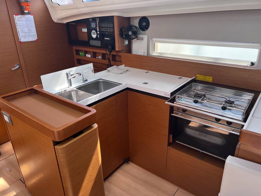 Sun Odyssey 410 Stilvi