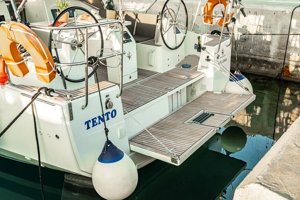 Sun Odyssey 410 TENTO