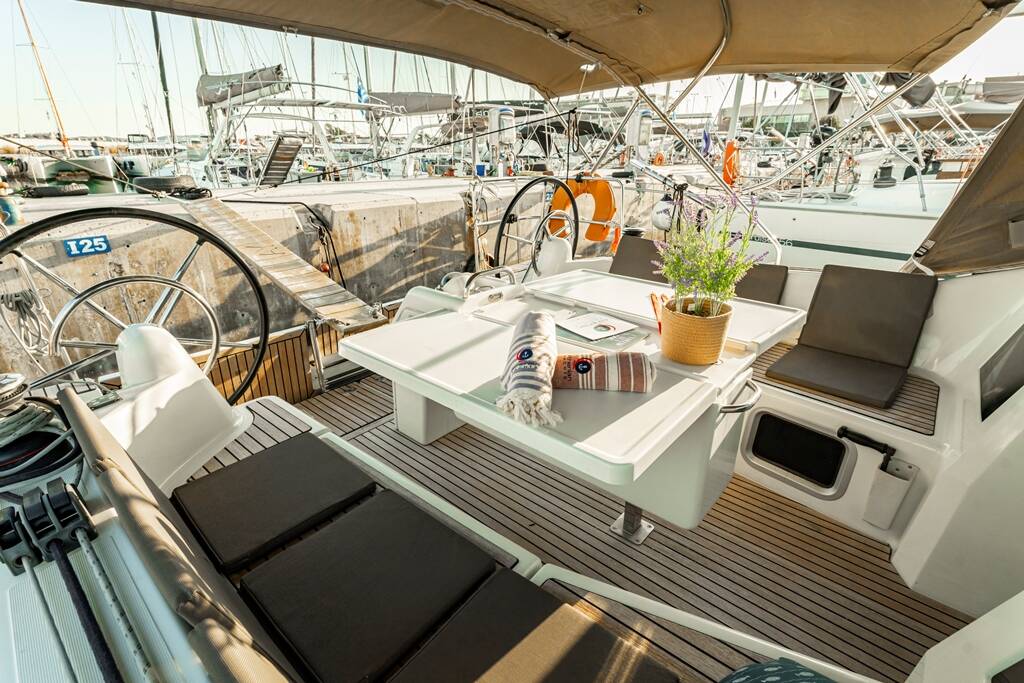 Sun Odyssey 410 TENTO