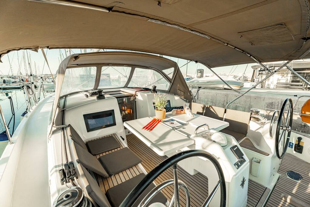 Sun Odyssey 410 TENTO