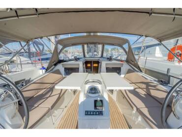 Sun Odyssey 410 • HIGH TIME