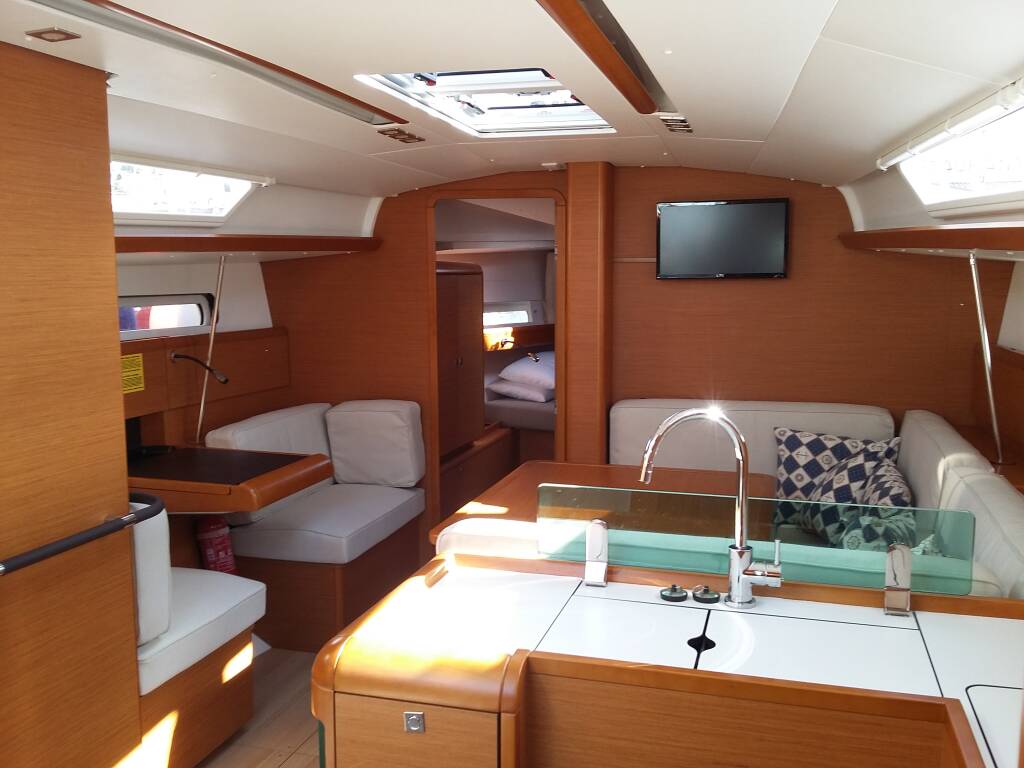 Sun Odyssey 419 Comanegra