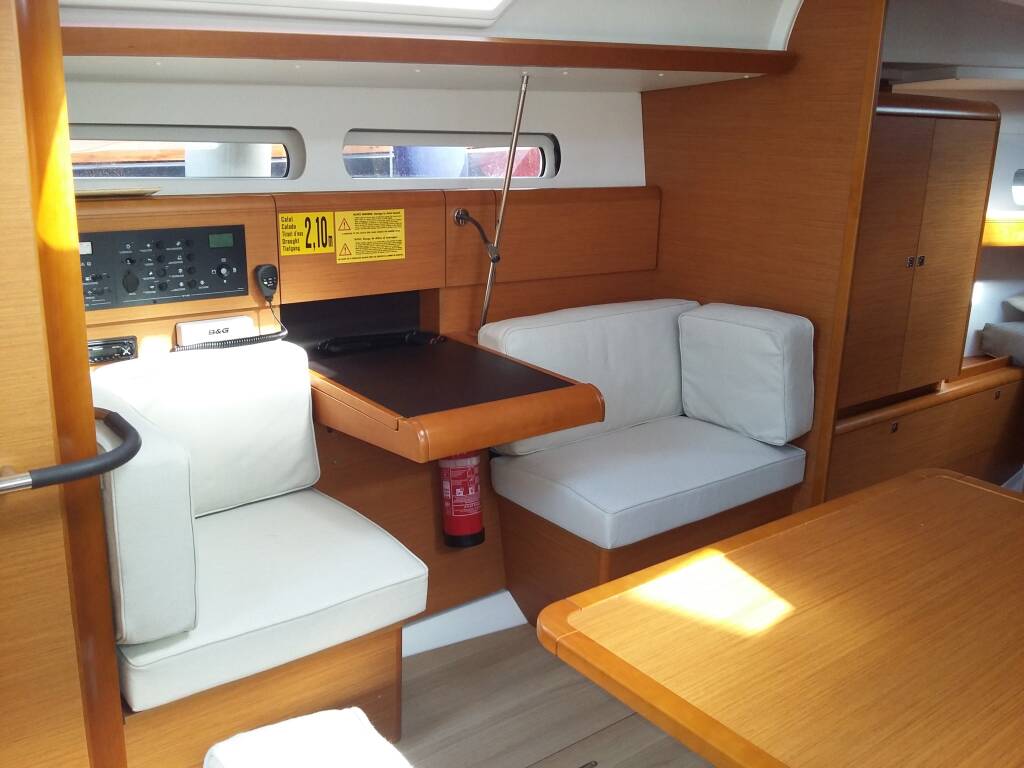 Sun Odyssey 419 Comanegra