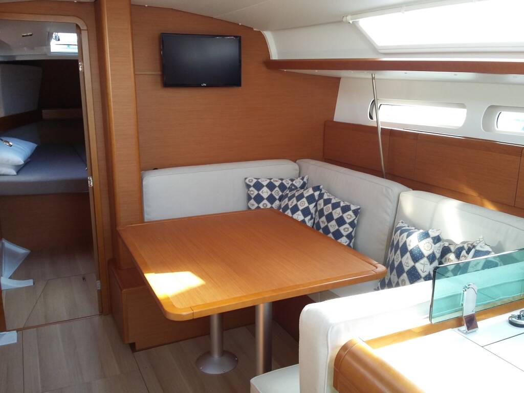 Sun Odyssey 419 Comanegra