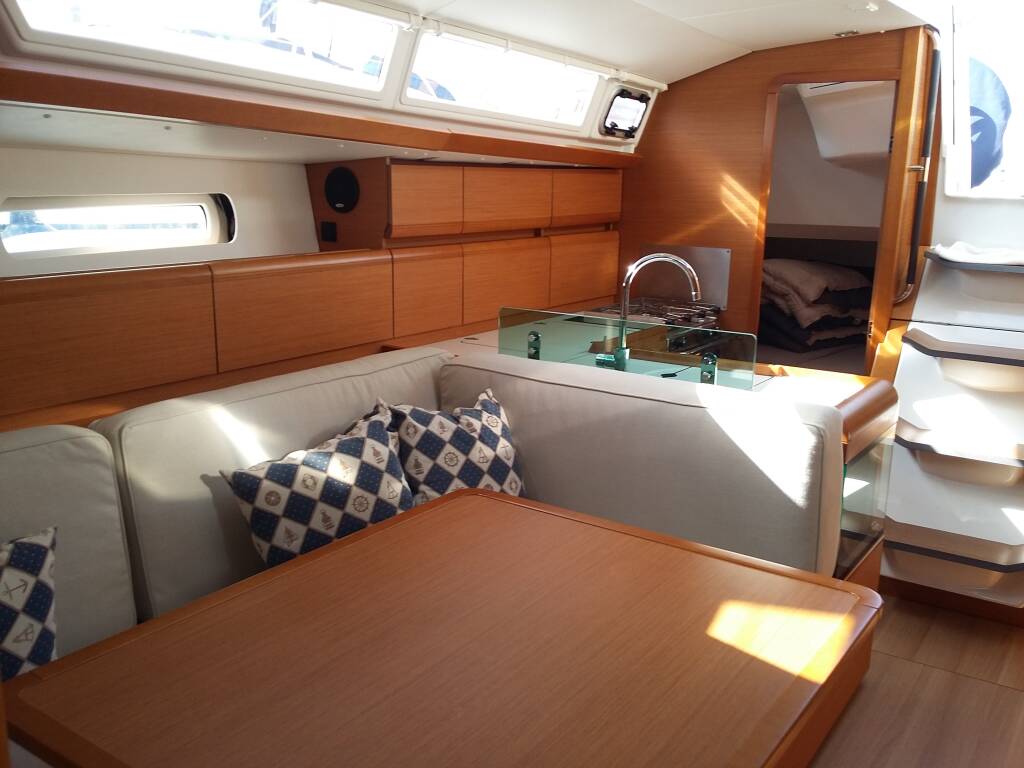 Sun Odyssey 419 Comanegra