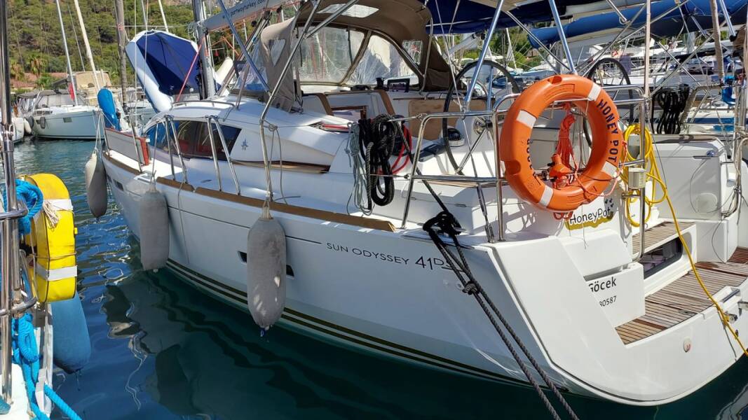 Sun Odyssey 41DS Honeypot