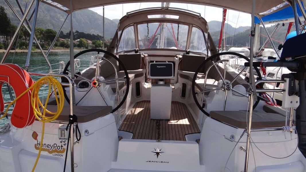 Sun Odyssey 41DS Honeypot