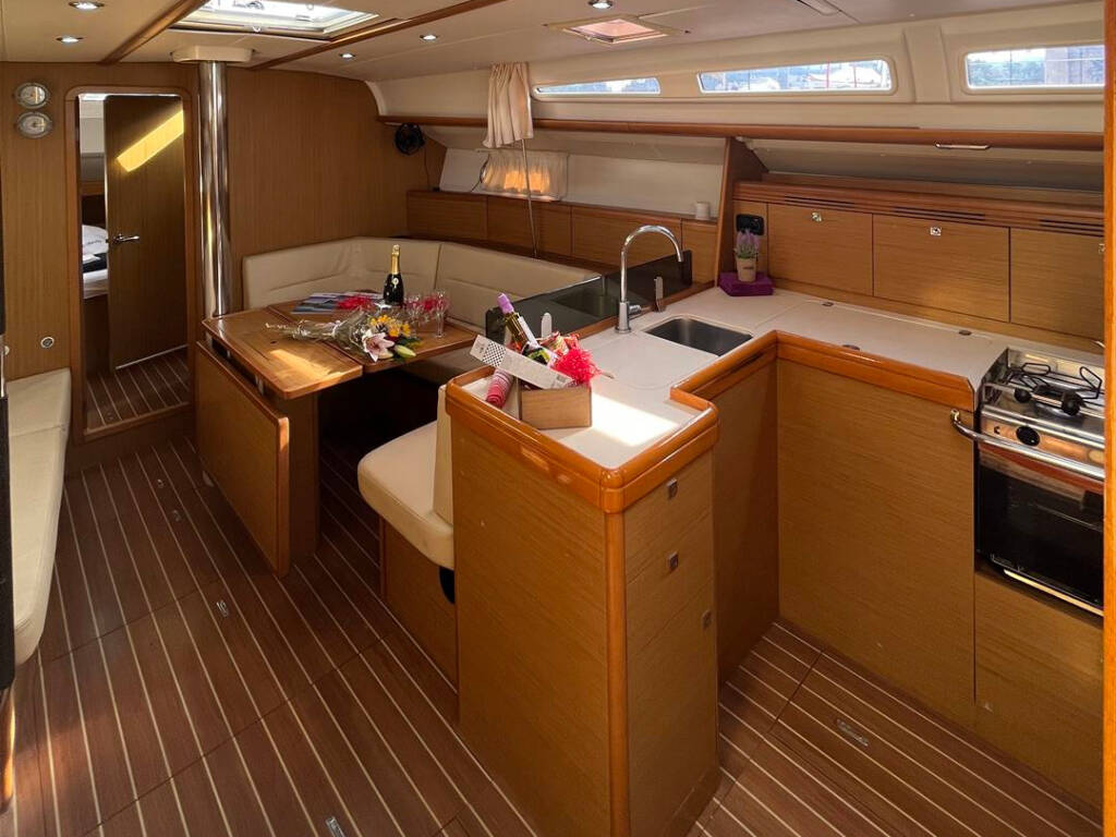 Sun Odyssey 42 i Performance Waterproof