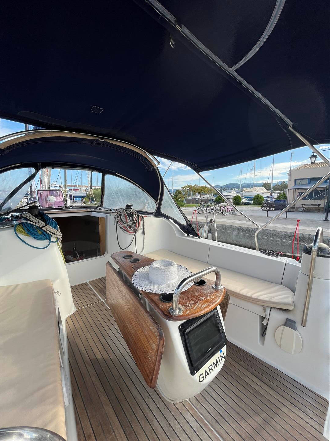 Sun Odyssey 42 i Performance Waterproof