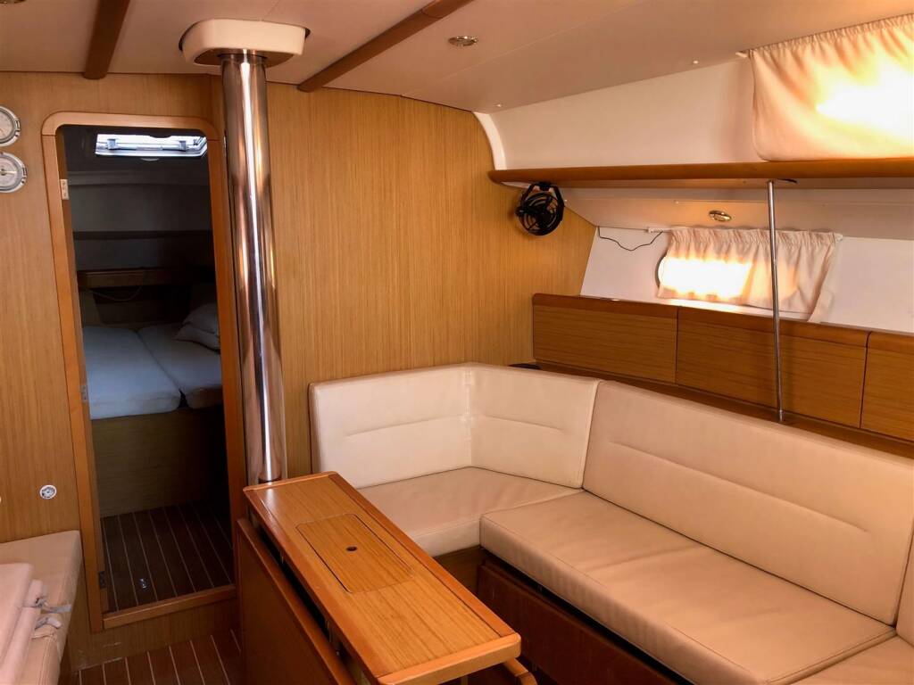 Sun Odyssey 42 i Performance Waterproof
