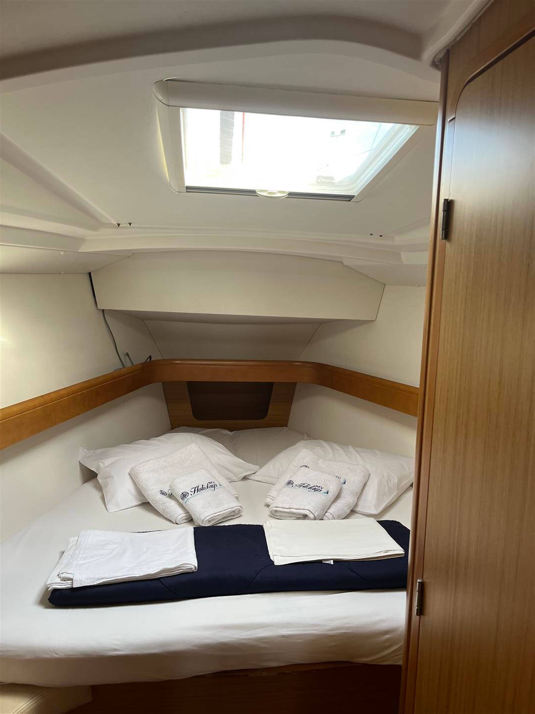 Sun Odyssey 42 i Performance Waterproof