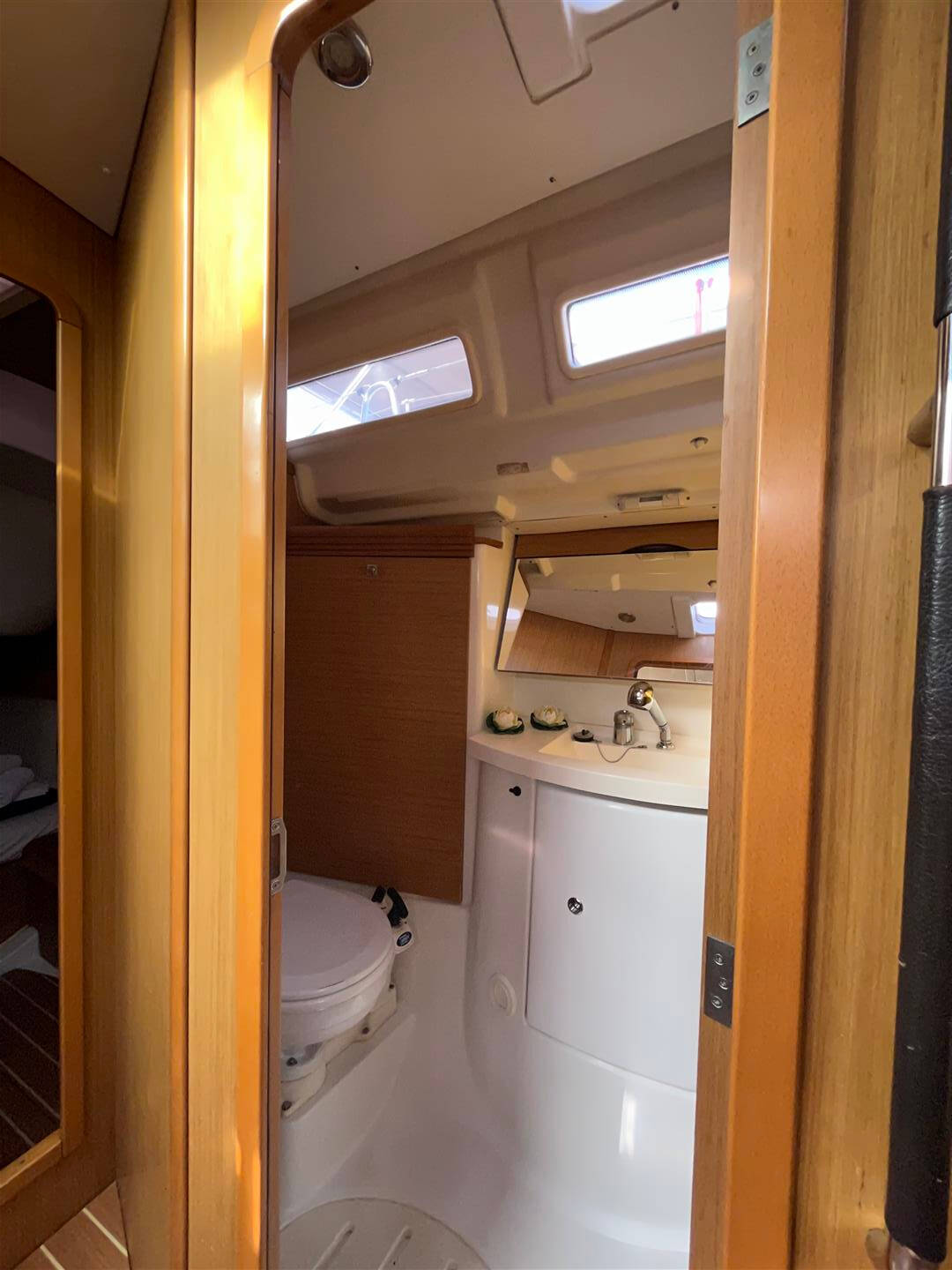 Sun Odyssey 42 i Performance Waterproof