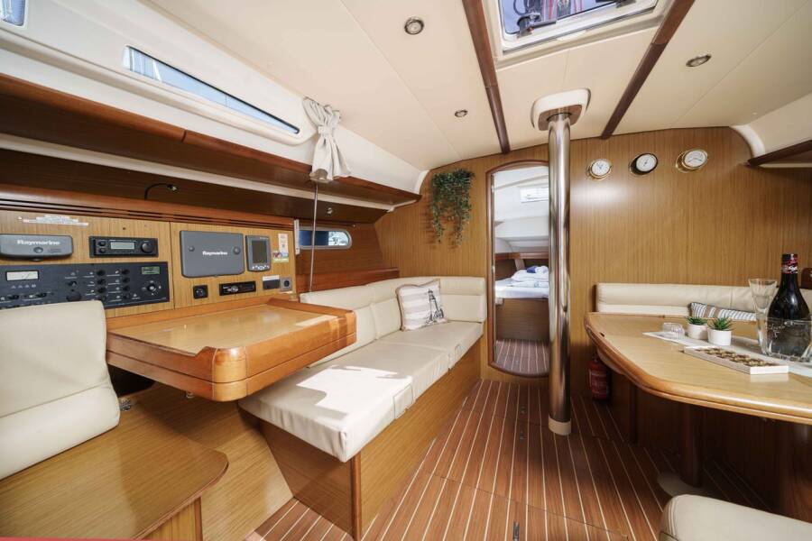 Sun Odyssey 42i Ema