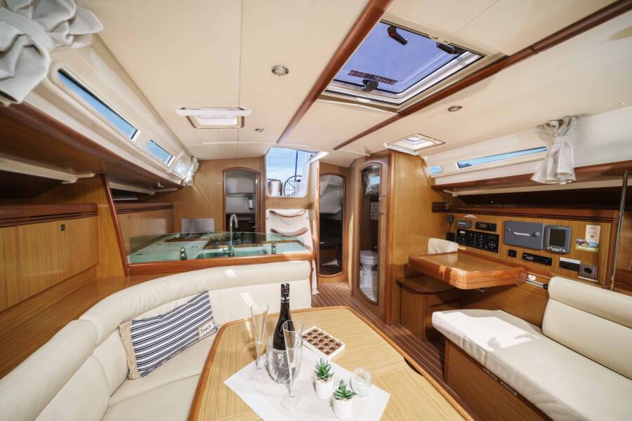 Sun Odyssey 42i Ema