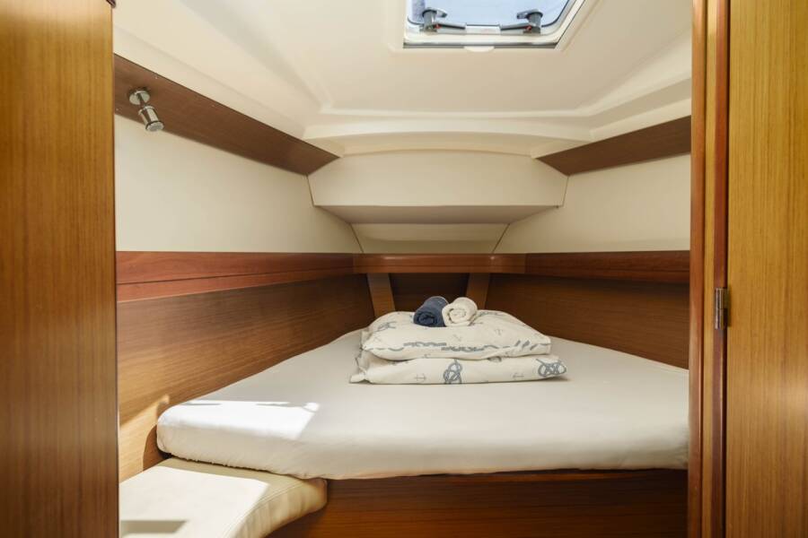 Sun Odyssey 42i Ema