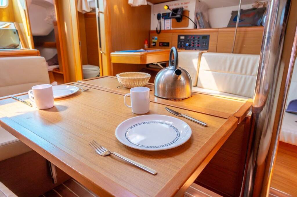Sun Odyssey 42i Winter Breeze