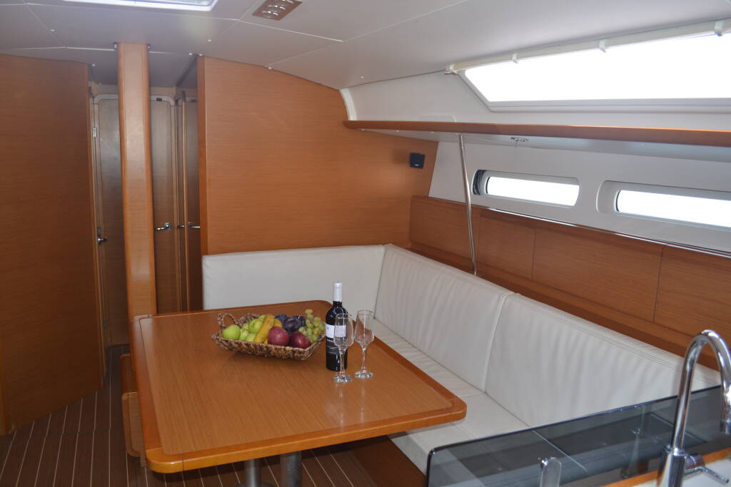 Sun Odyssey 439 Triada
