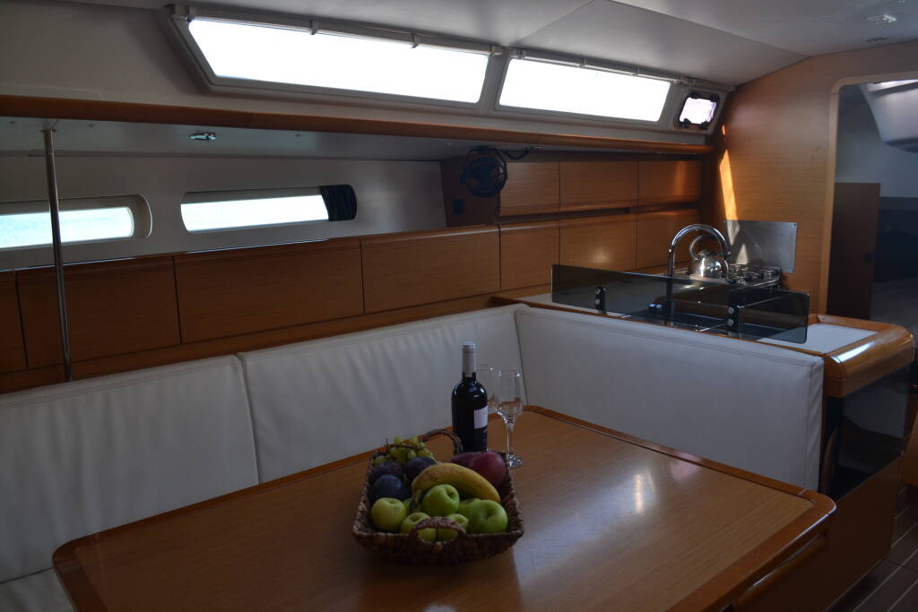 Sun Odyssey 439 Triada