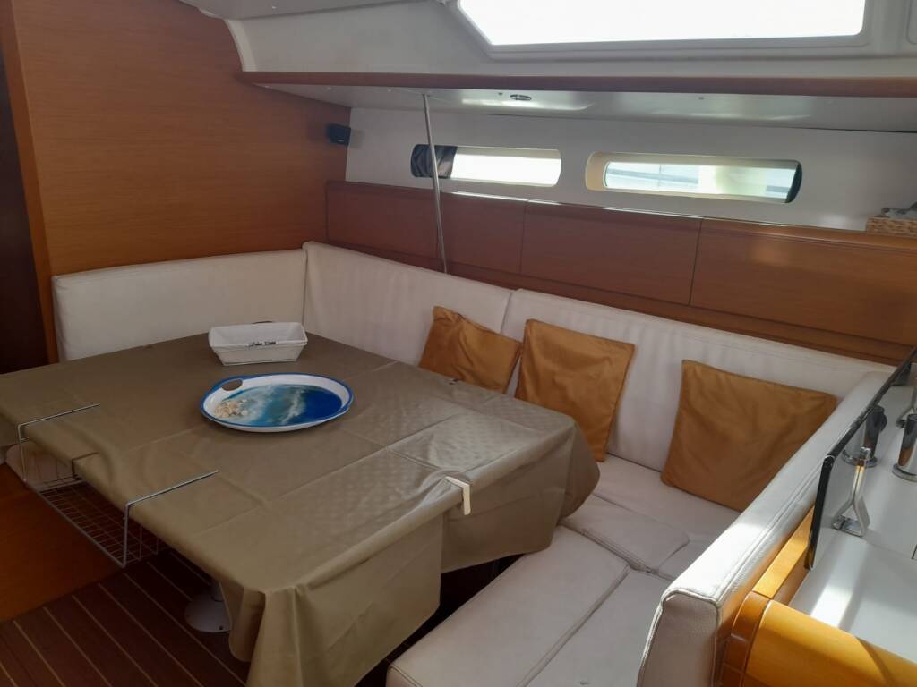 Sun Odyssey 439 Mira