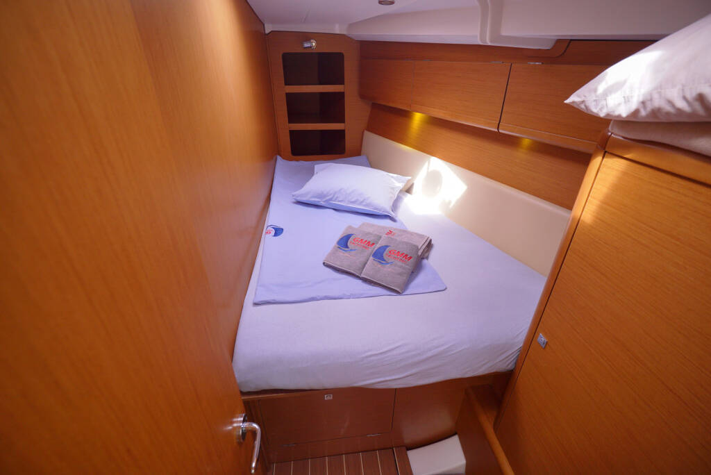 Sun Odyssey 44 i Night & Day
