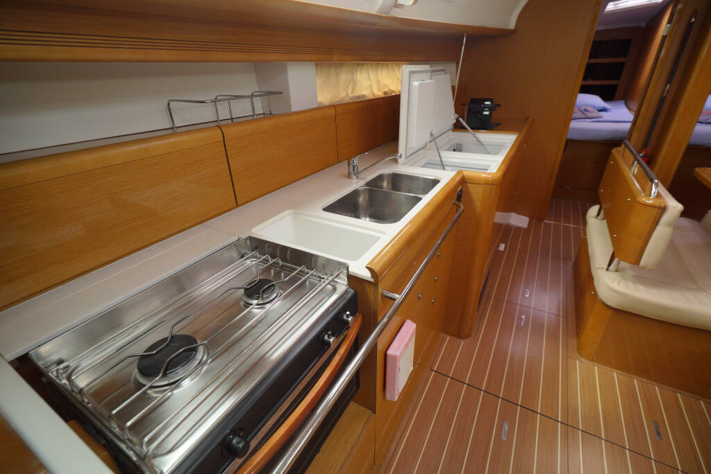 Sun Odyssey 44 i Night & Day