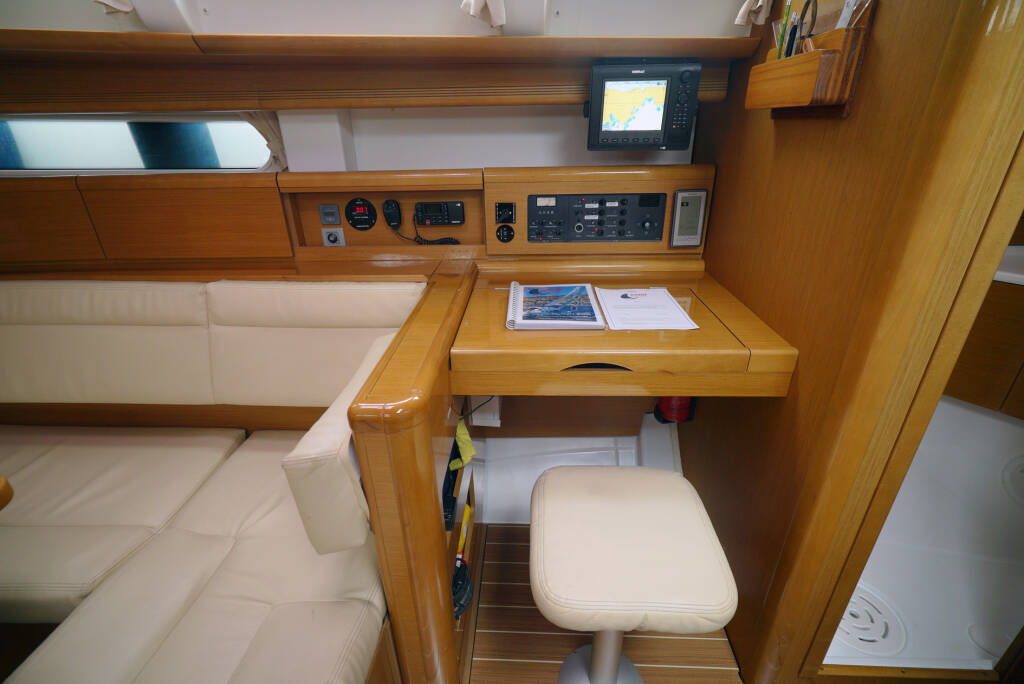 Sun Odyssey 44 i Night & Day