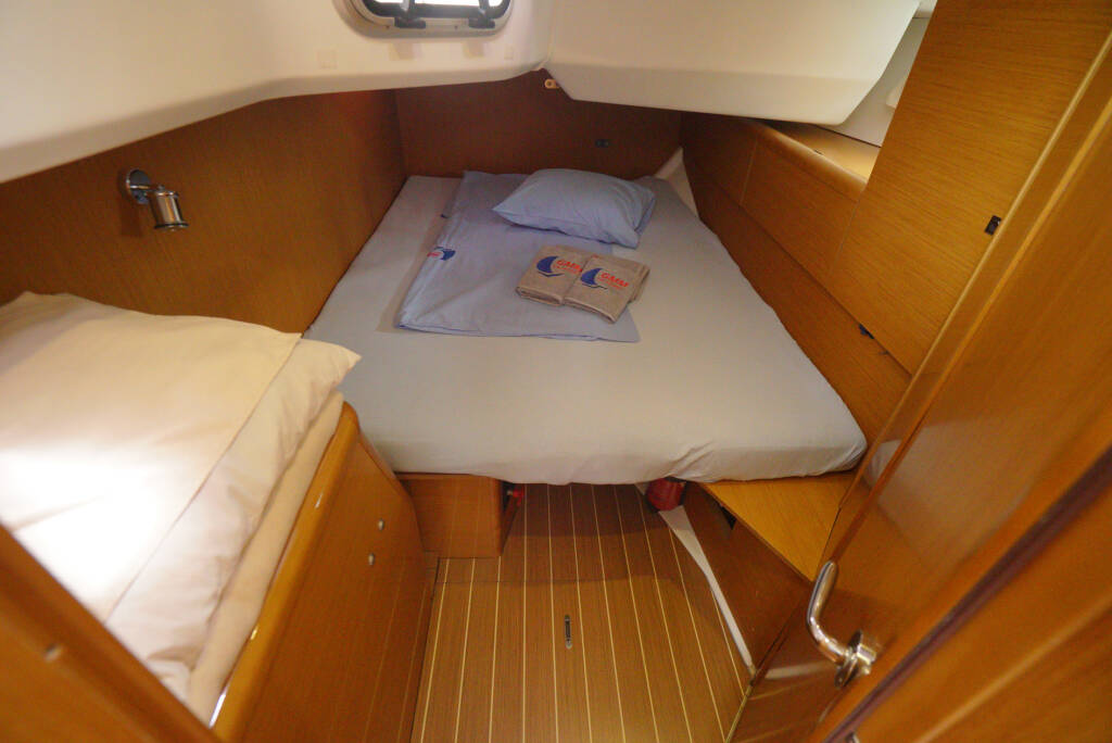 Sun Odyssey 44 i Night & Day