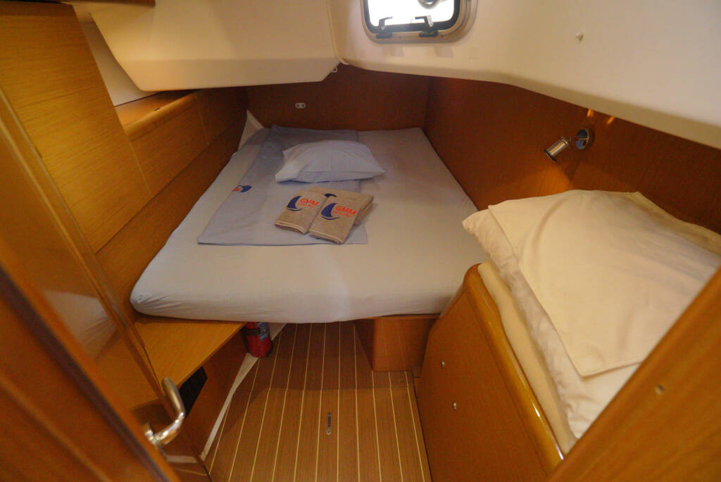 Sun Odyssey 44 i Night & Day