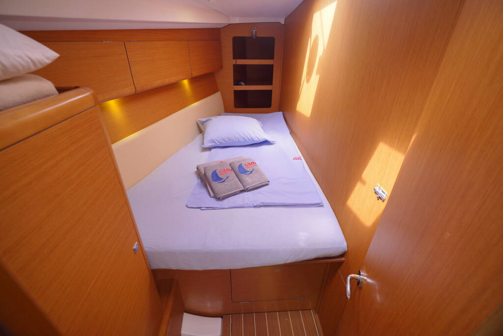 Sun Odyssey 44 i Night & Day