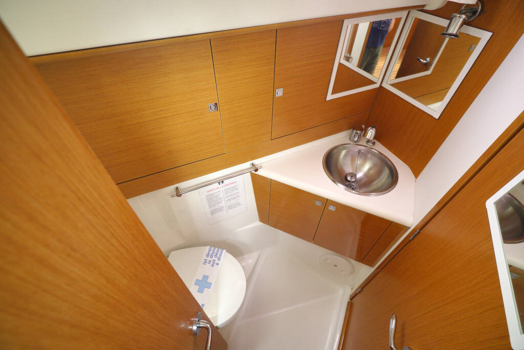 Sun Odyssey 44 i Night & Day