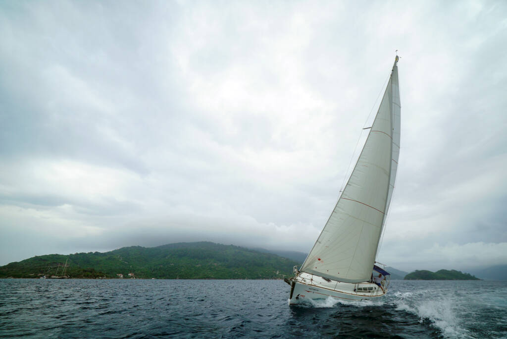 Sun Odyssey 44 i Night & Day